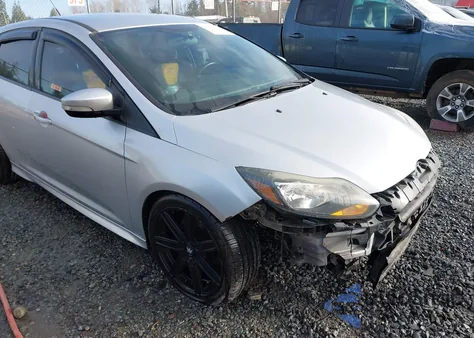 2014 Ford Focus St z USA, uszkodzony, nr VIN 1FADP3L92EL282243